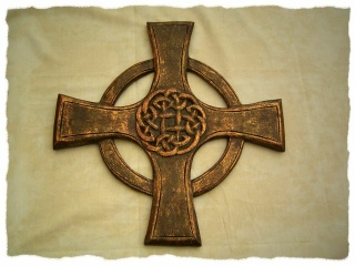 Großes keltisches Kreuz aus Holz