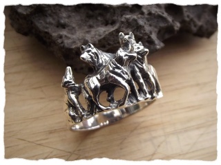 Ring &quot;Wolfsrudel&quot; aus Silber