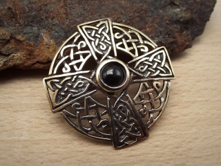 Brosche "Keltisches Kreuz" mit Onyx