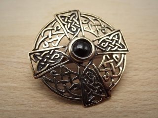 Brosche "Keltisches Kreuz" mit Onyx