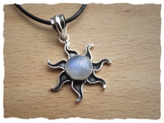Amulett "Sonne" mit Mondstein