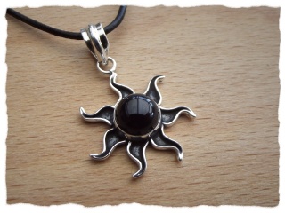 Amulett "Sonne" mit Onyx