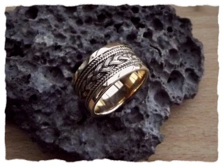 Keltischer Ring mit Zopfmuster