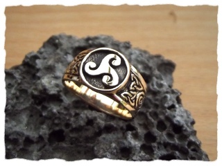 Ring &quot;Keltische Triskele&quot; aus Bronze