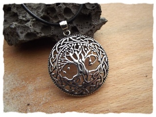 Großes Amulett "Weltenbaum"