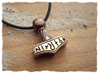 Anhänger "Thors Hammer" mit Runen