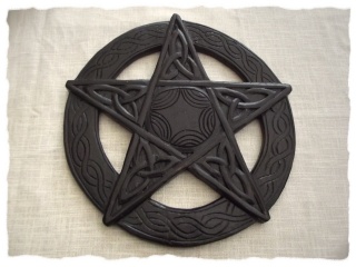 Gro&szlig;es Pentagramm aus Holz