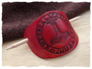 Haarspange &quot;Thors Hammer&quot; mit Holzstift Rot