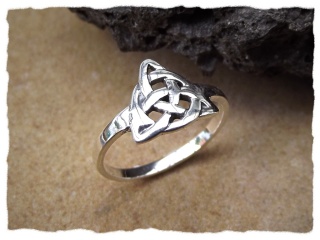 Ring mit keltischer Triquetra