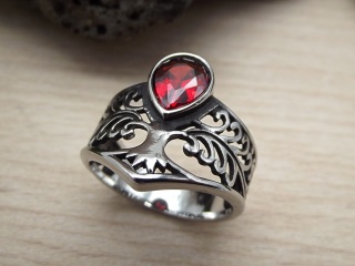 Edelstahlring Lebensbaum mit rotem Stein