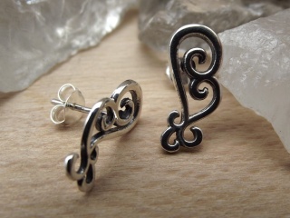 Feine Silberohrstecker Spiralen