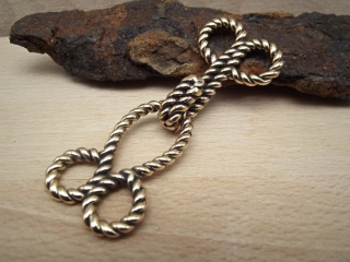 Gewandschließe "Kordel" aus Bronze