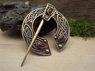 Keltische Bronzefibel mit rotem Jaspis