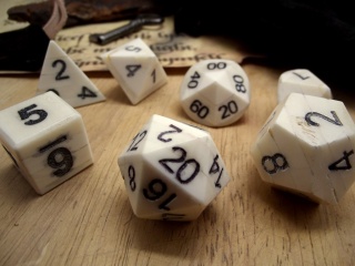 Tabletop Würfelset aus Knochen