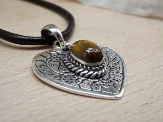 Silberanhänger Herz mit Tigerauge