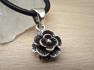 Kleiner Silberanhänger Rose