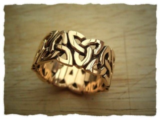 Ring "Triquetta" aus Bronze 50